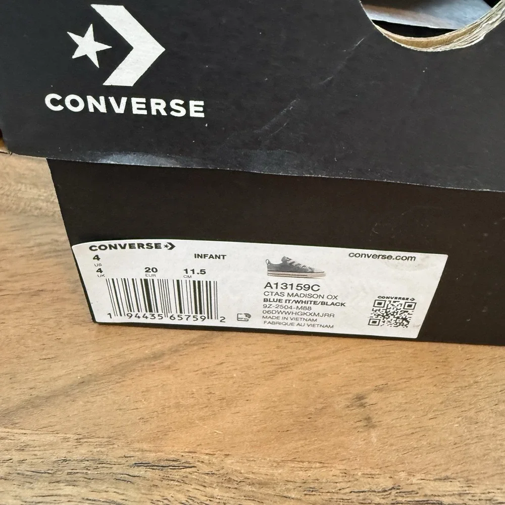 New NIB Little Kids Converse Chuck Taylor All Star Madison OX Sparkle Sneaker 4C